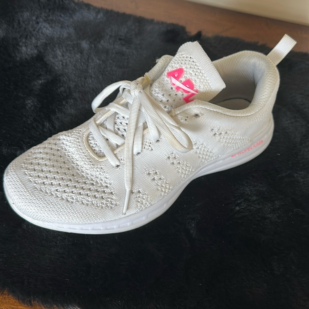 APL women’s tennis shoes